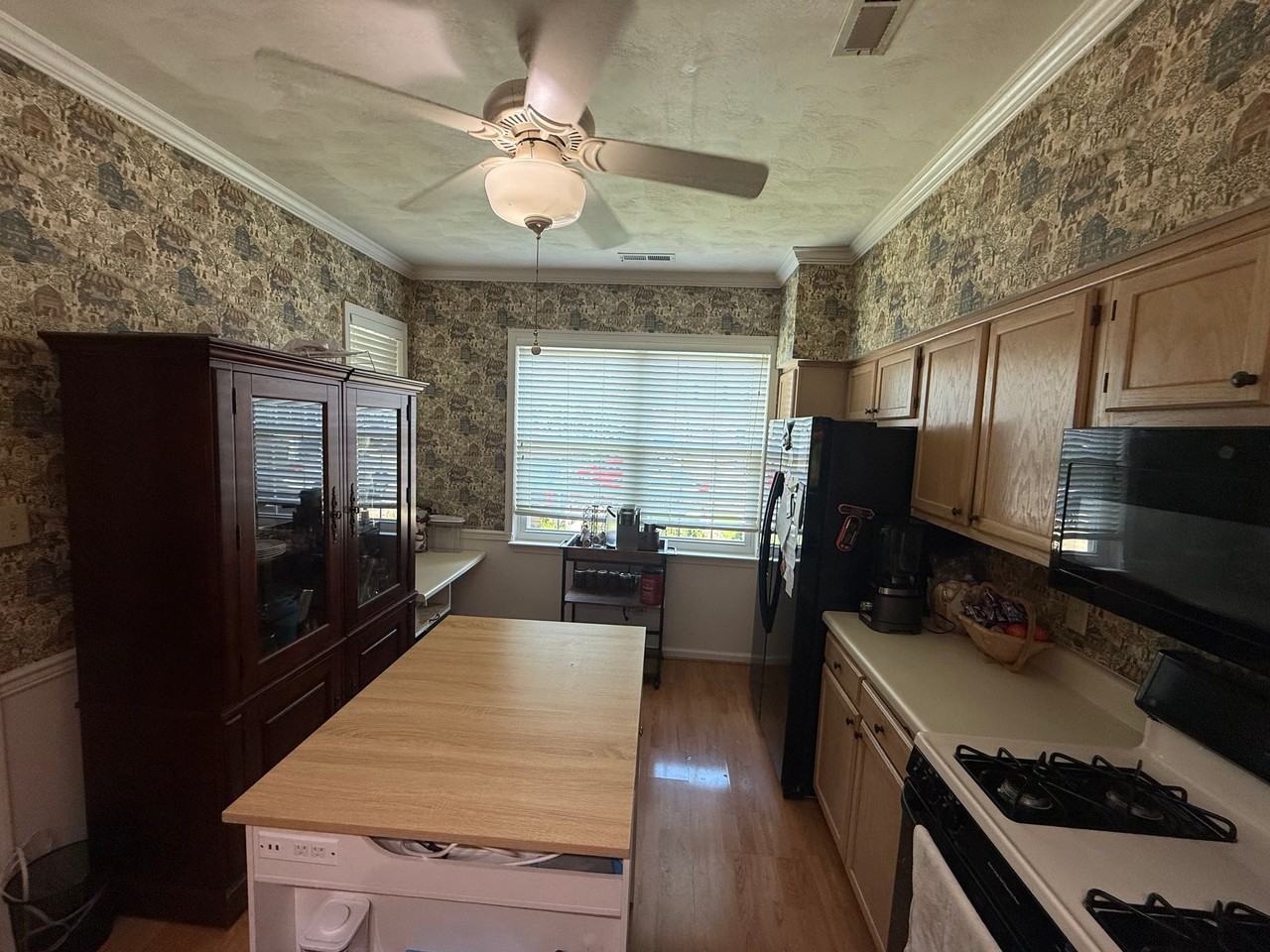 842 S Lake Cir - Photo 4 of 26