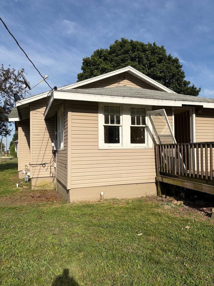301 S Walnut St - Photo 2 of 23