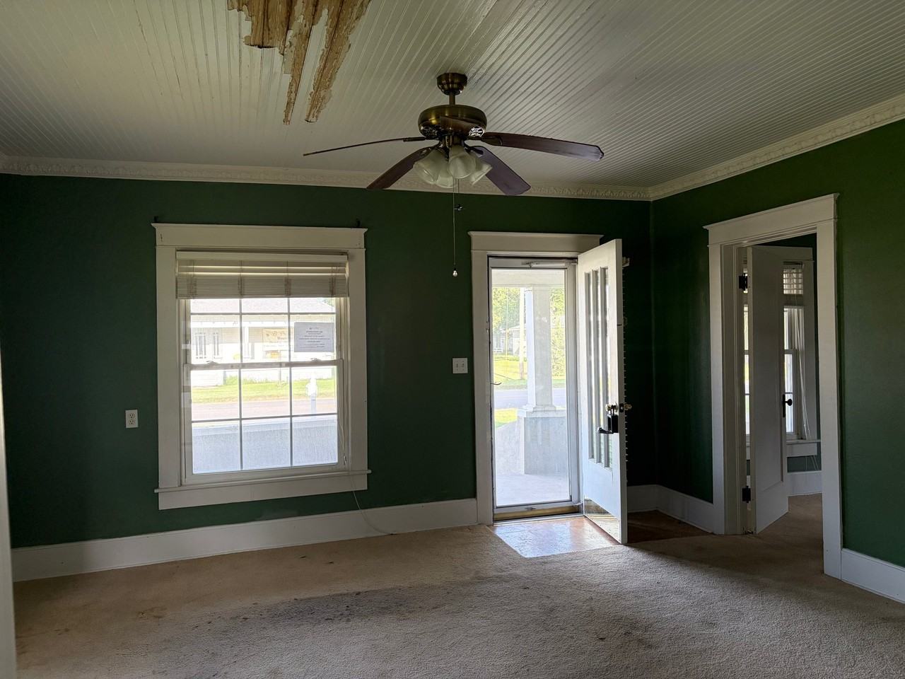 301 S Walnut St - Photo 5 of 23