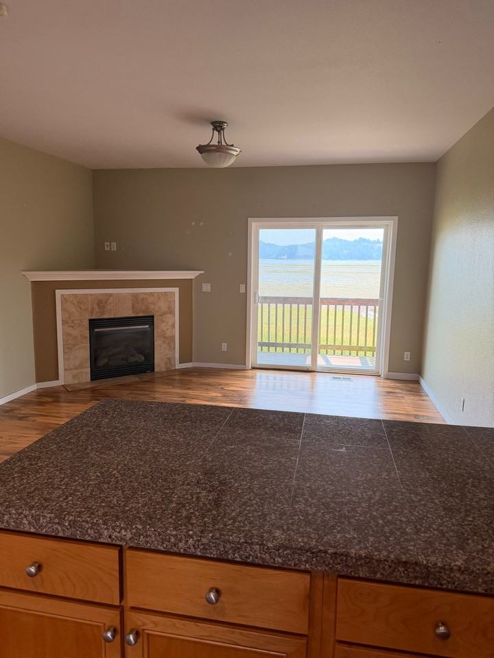 475 Se 35th St #B10 - Photo 2 of 20