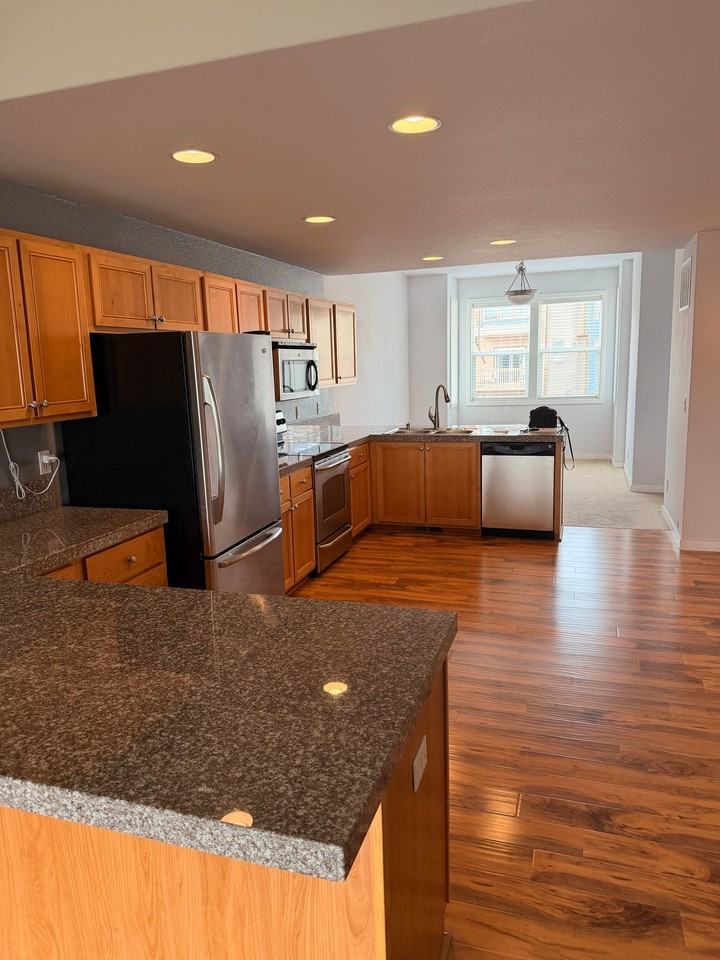 475 Se 35th St #B10 - Photo 3 of 20