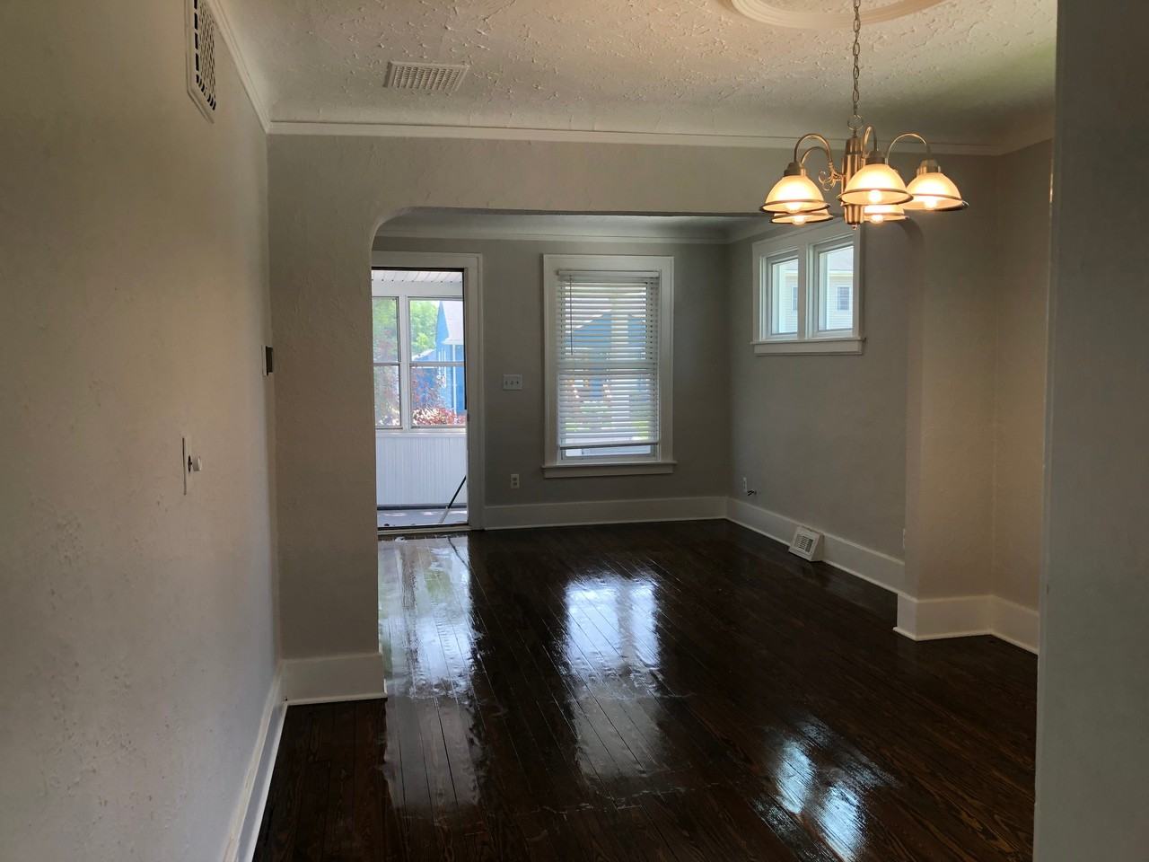 541 E Breckenridge St - Photo 4 of 18