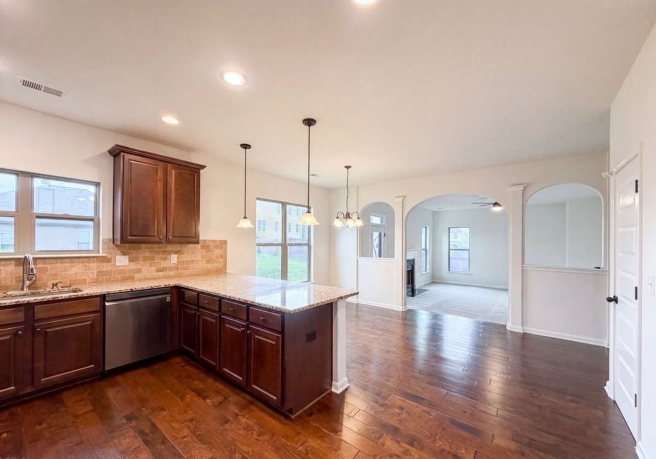 86 Pulaski Pl - Photo 4 of 10