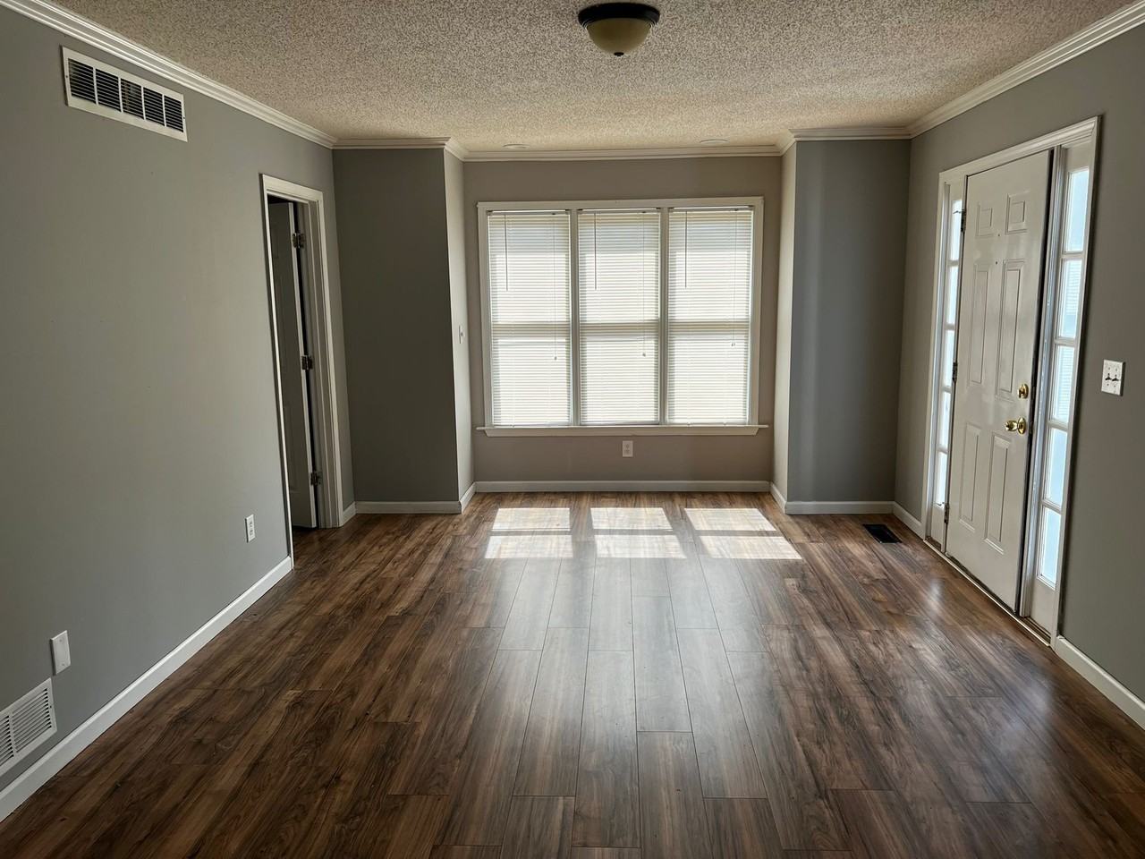 109 Cypress Dr - Photo 3 of 17
