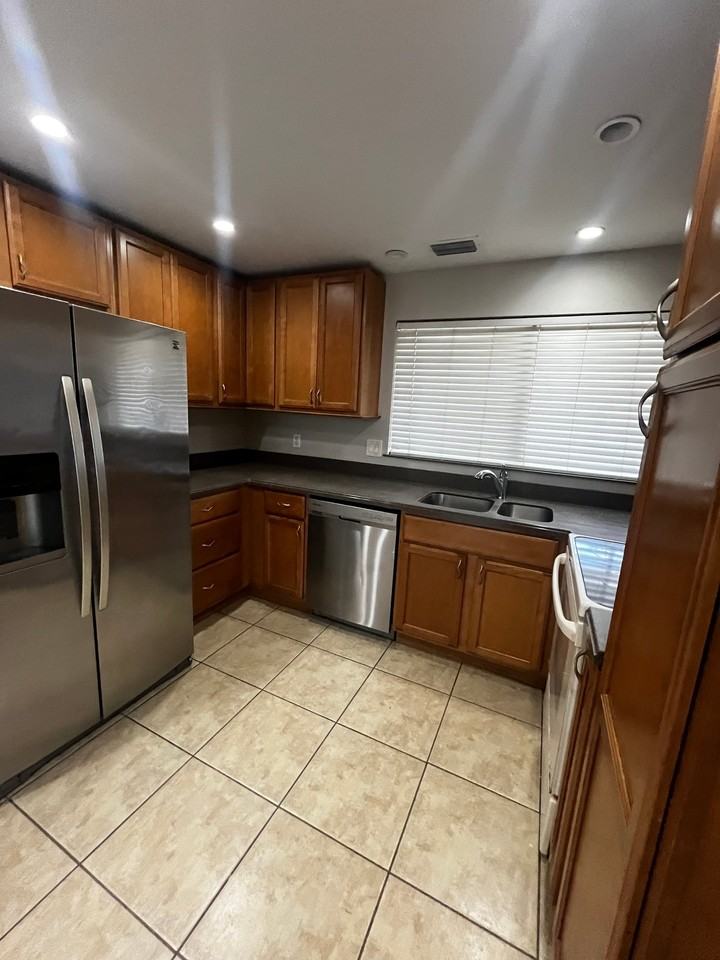 2880 Greenbriar St - Photo 3 of 17