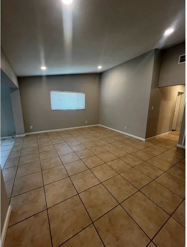 2880 Greenbriar St - Photo 7 of 17