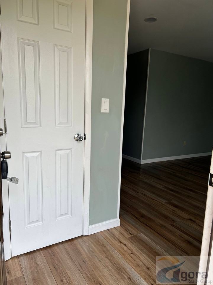 4191 Knollcroft Rd #4191 - Photo 2 of 20