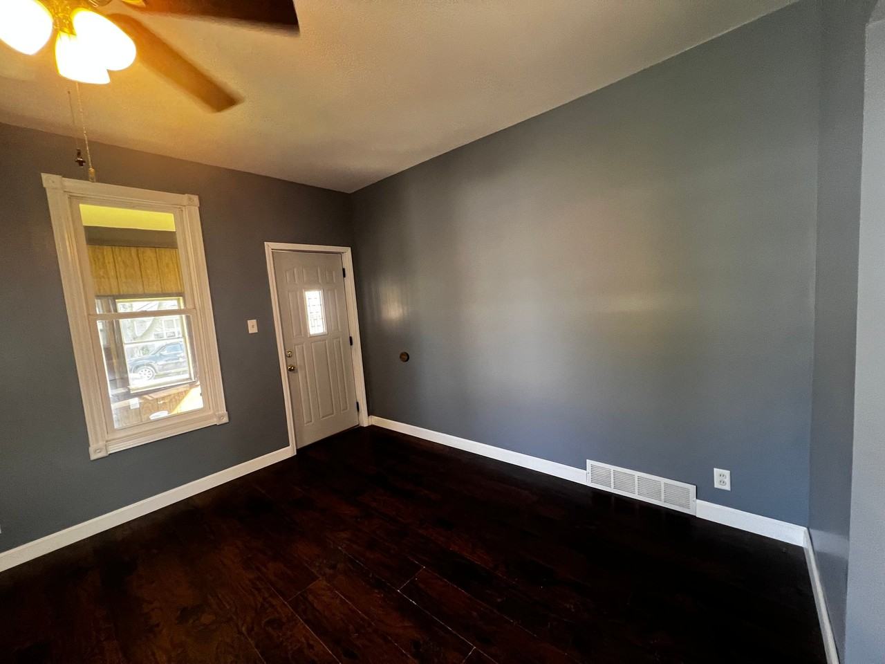 2704 Jackson Ave - Photo 2 of 9