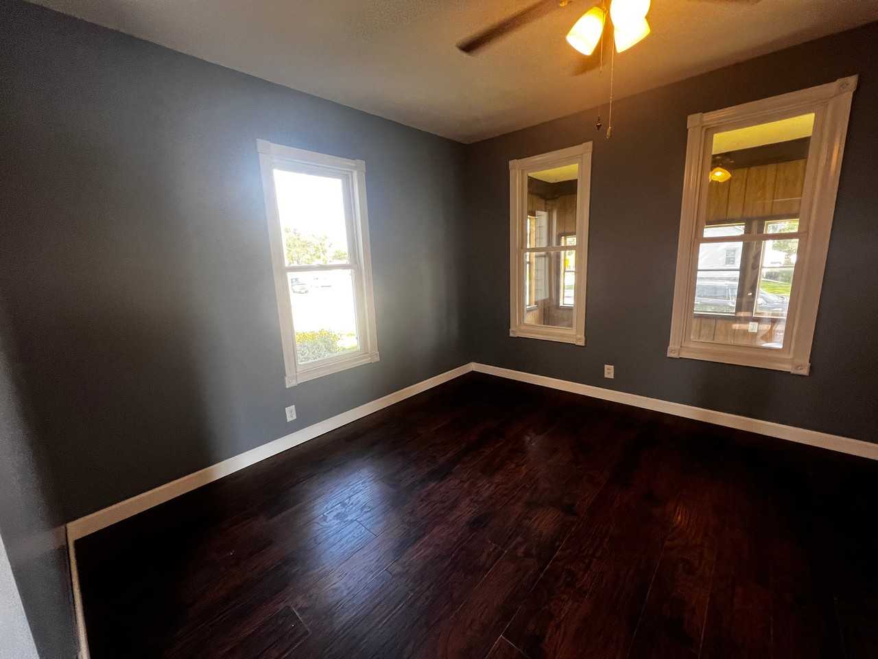 2704 Jackson Ave - Photo 3 of 9