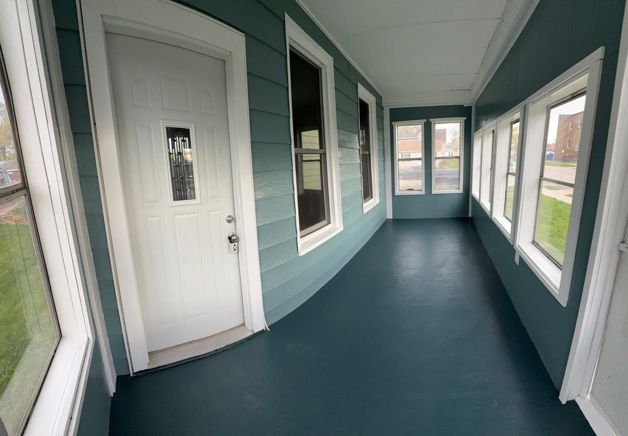 2704 Jackson Ave - Photo 5 of 9