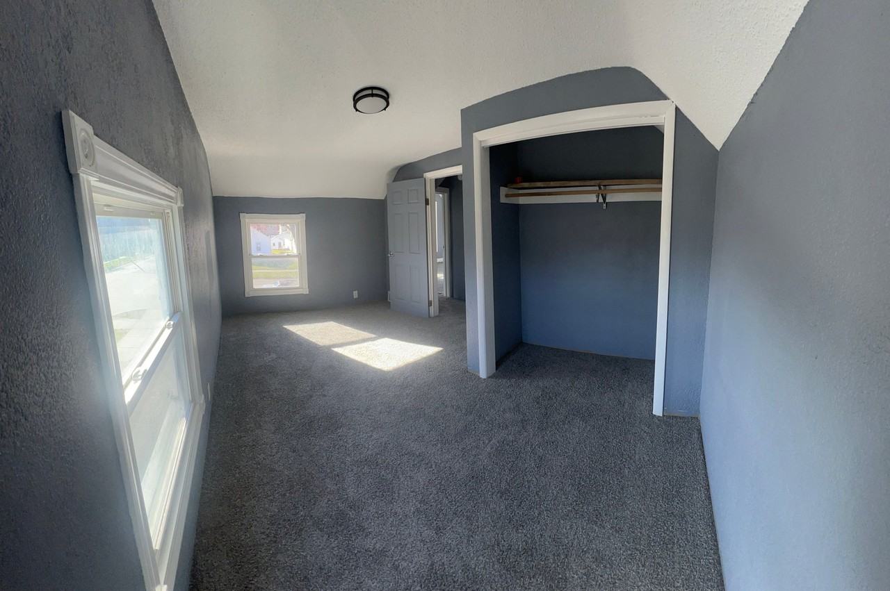 2704 Jackson Ave - Photo 7 of 9