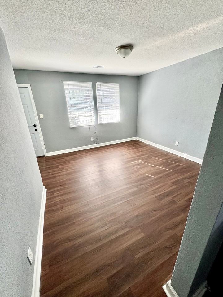 770 Fremont St #B - Photo 3 of 12