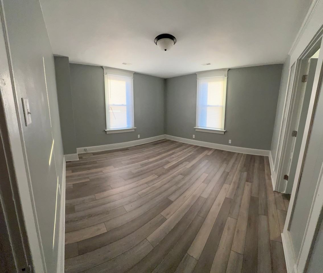 2216 W 3rd St - Photo 2 of 4