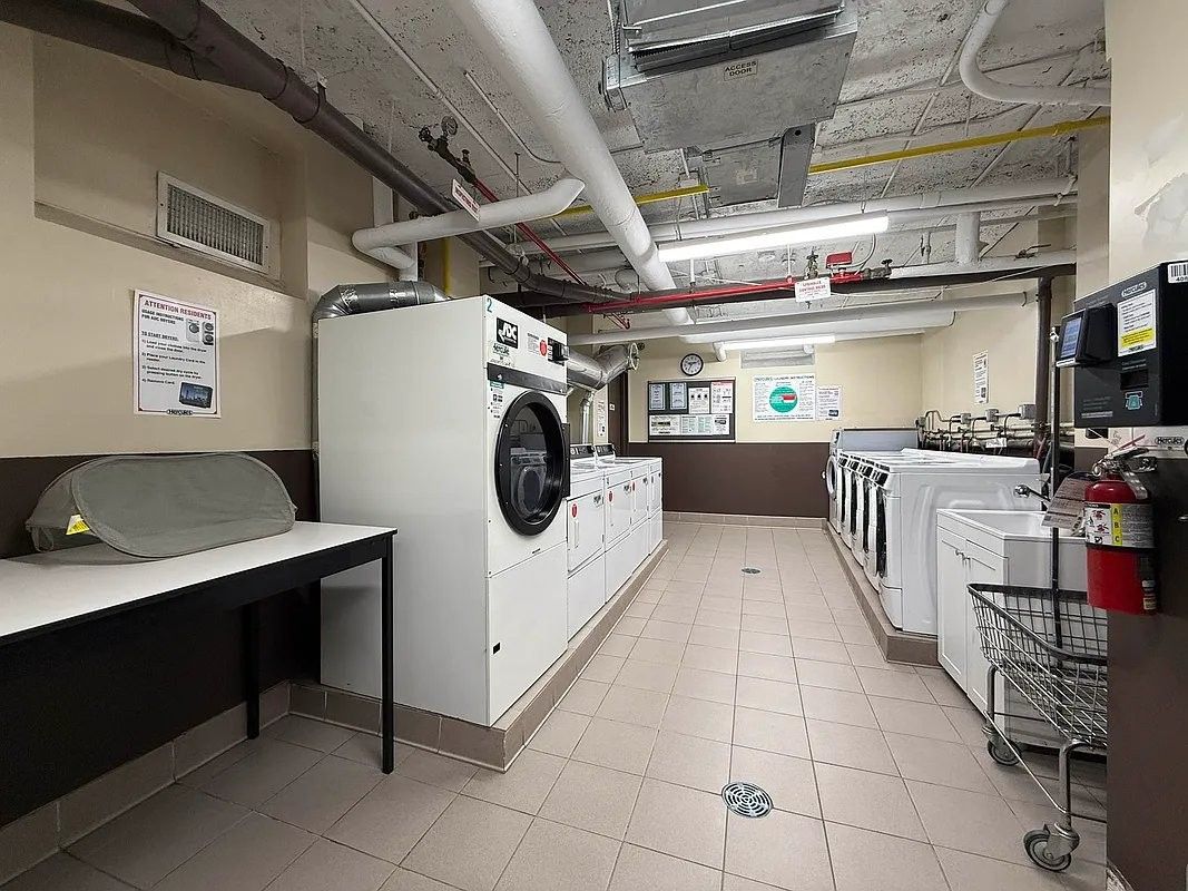 305 W 45th St #6K - Photo 5 of 5