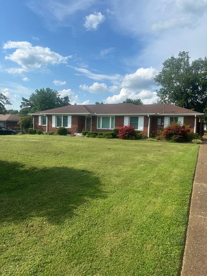 2916 Windemere Cir - Photo 2 of 38