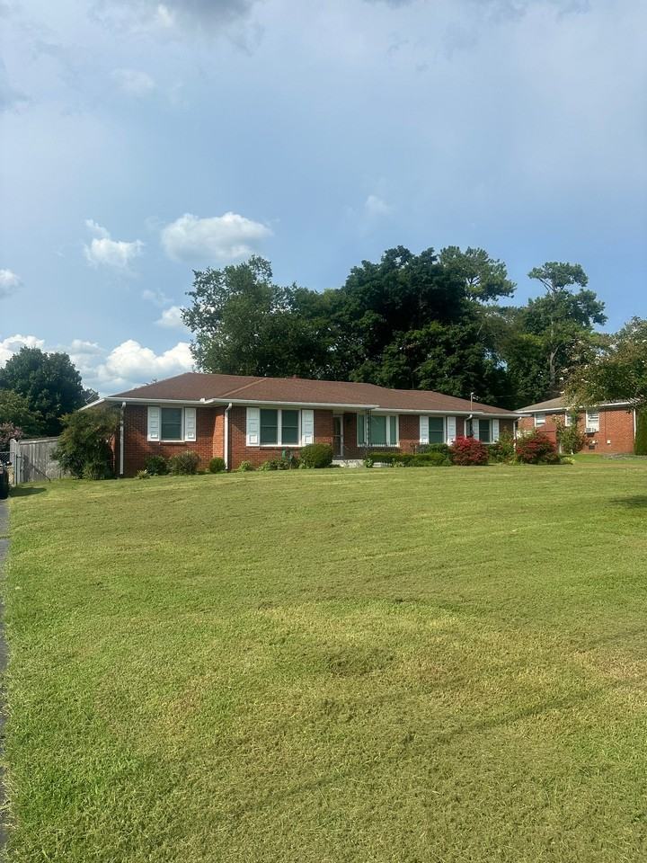 2916 Windemere Cir - Photo 3 of 38