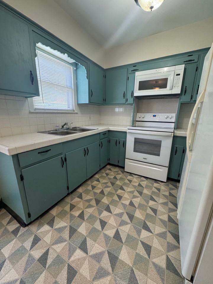 1503 N Liberty St - Photo 2 of 5
