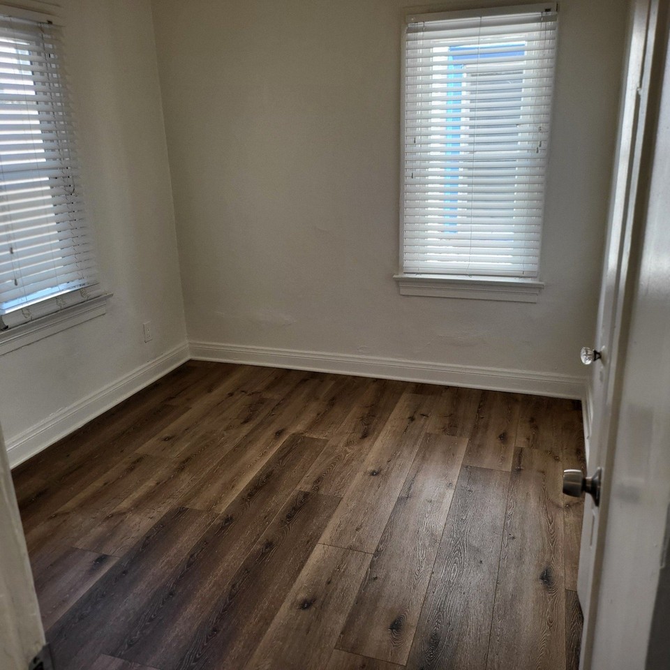 833 1/3 N Formosa Ave - Photo 2 of 11