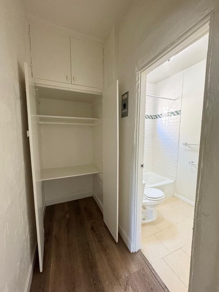 808 2/5 N Poinsettia Pl - Photo 4 of 10