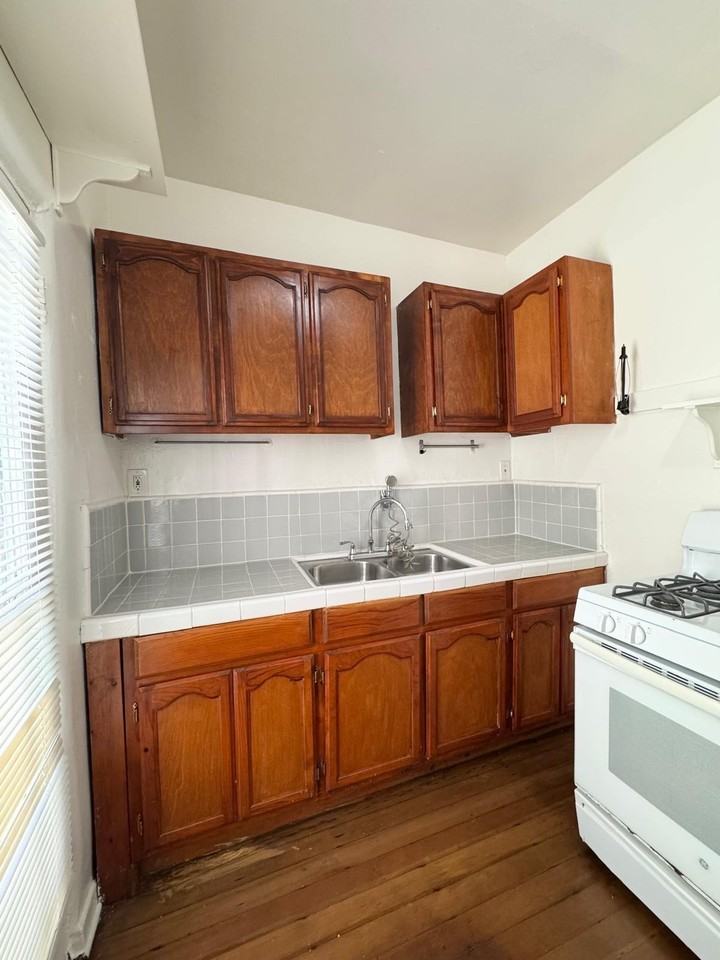 808 2/5 N Poinsettia Pl - Photo 7 of 10