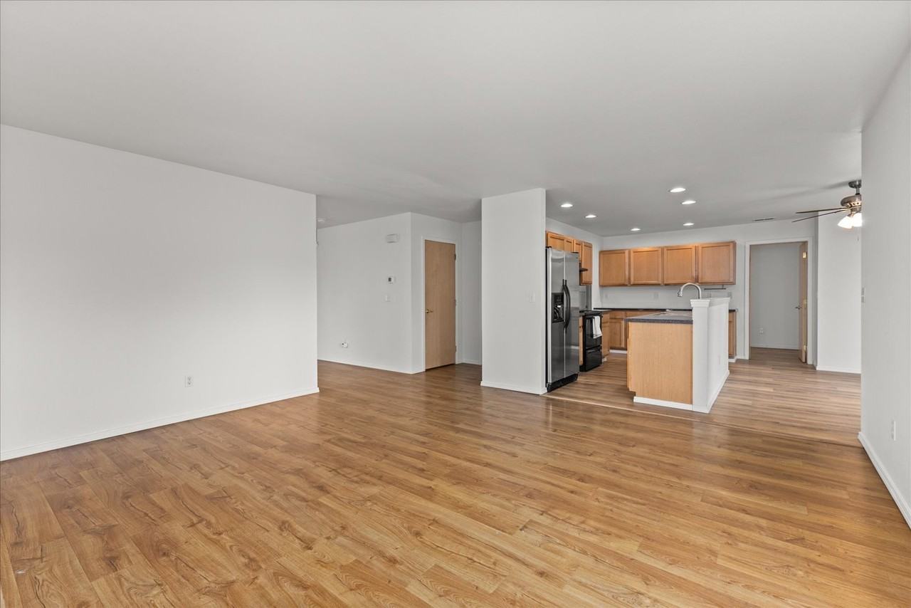 12124 130th St E - Photo 4 of 20