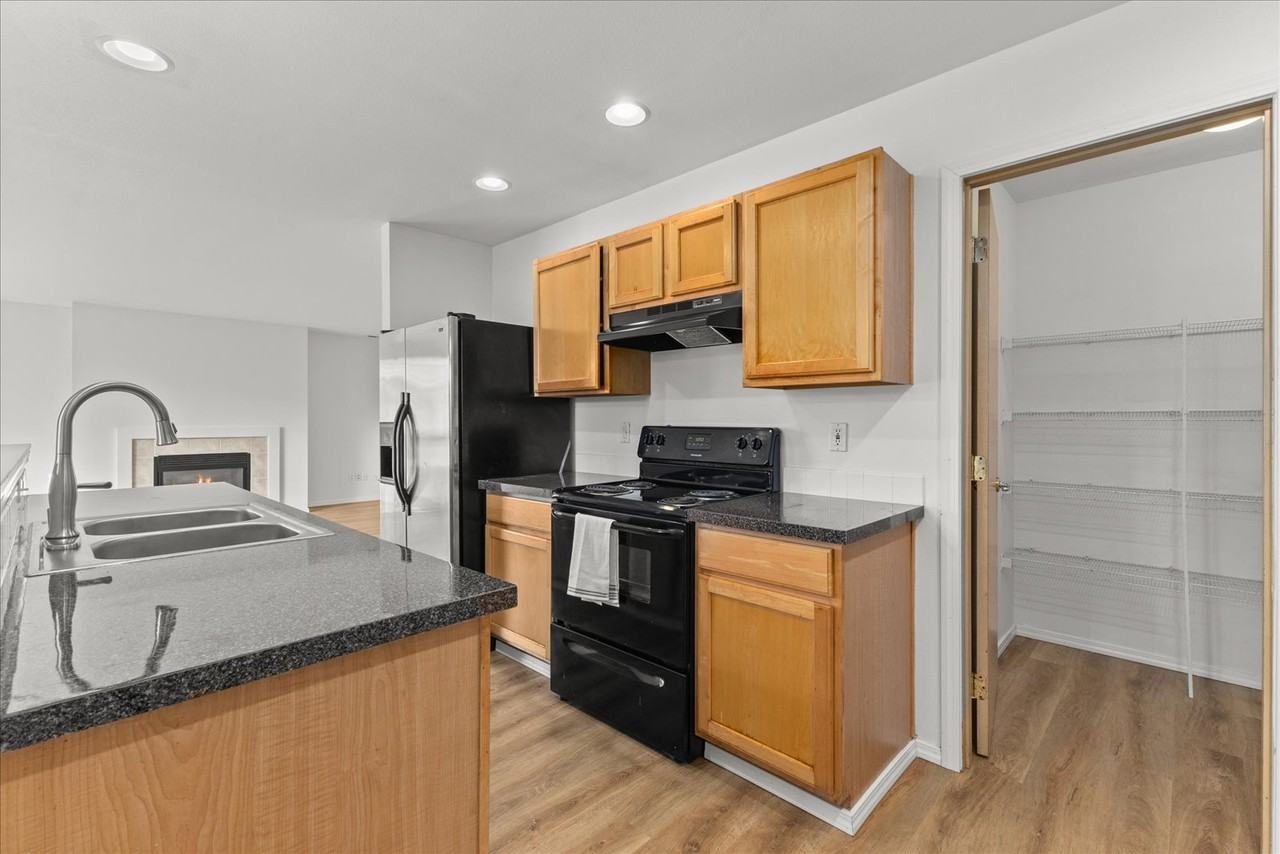 12124 130th St E - Photo 5 of 20