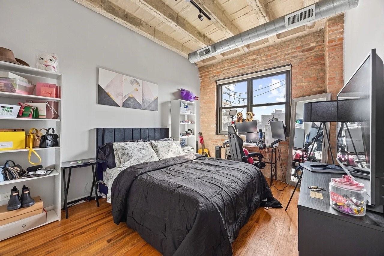 18091 E 40th St - Photo 2 of 11