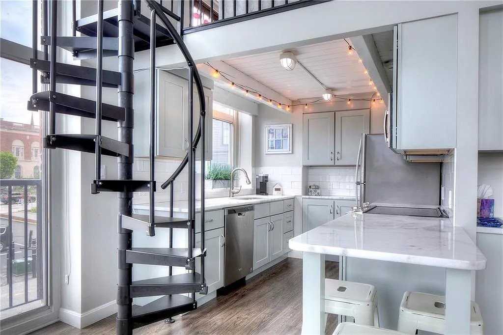 10 Commercial Wharf - Photo 4 of 11