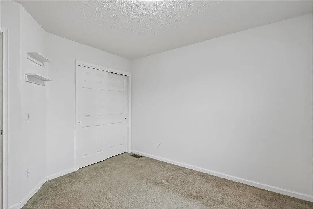 60 Longnecker St - Photo 2 of 7