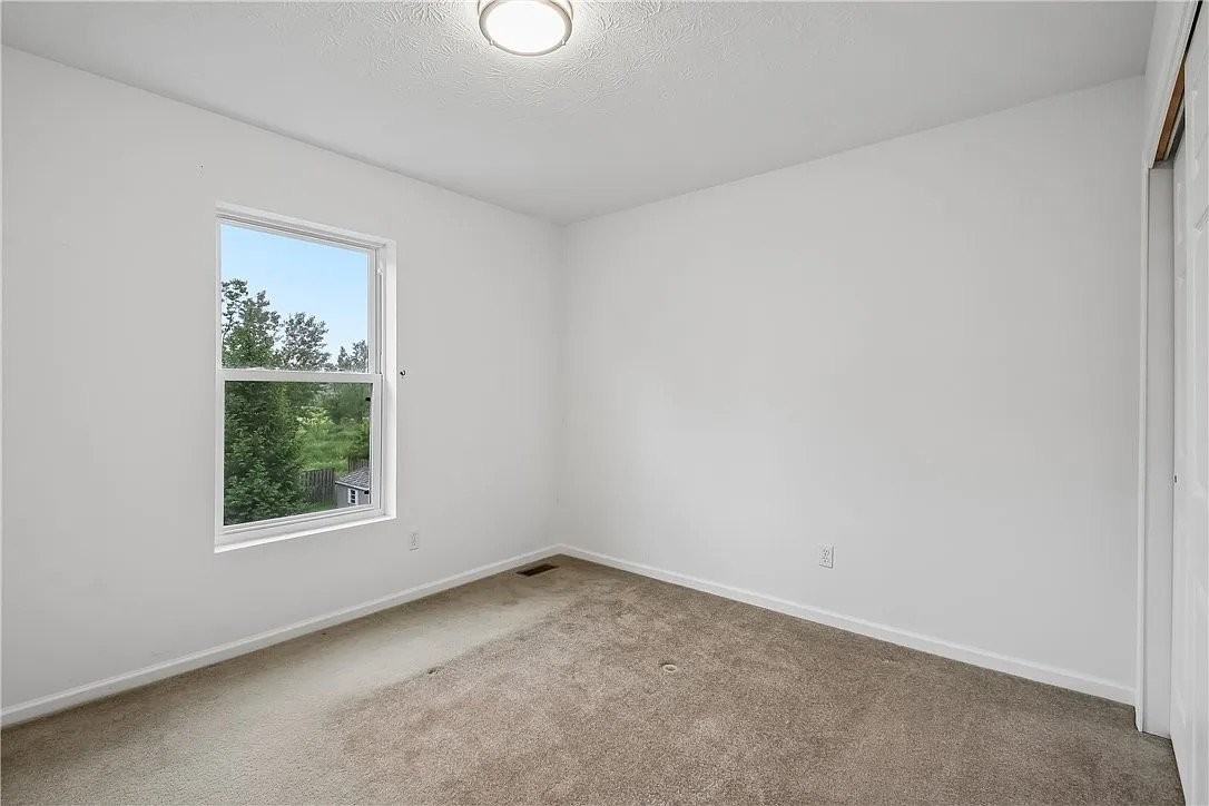 60 Longnecker St - Photo 5 of 7