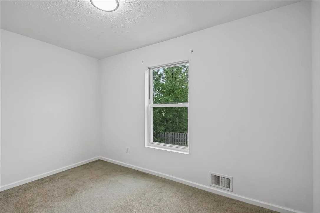 60 Longnecker St - Photo 6 of 7