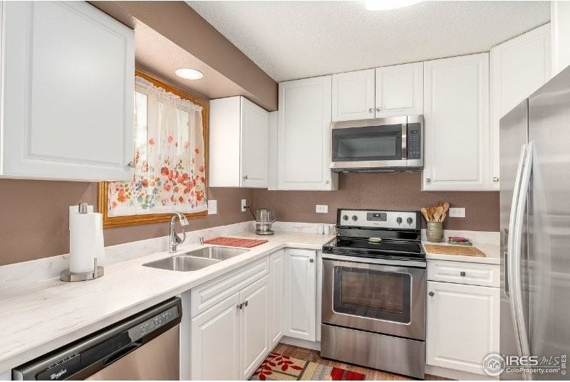 601 10th St - Photo 4 of 23