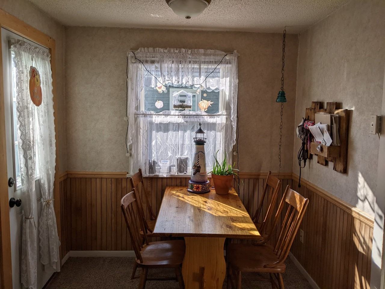 135 Franklin Ave - Photo 4 of 9
