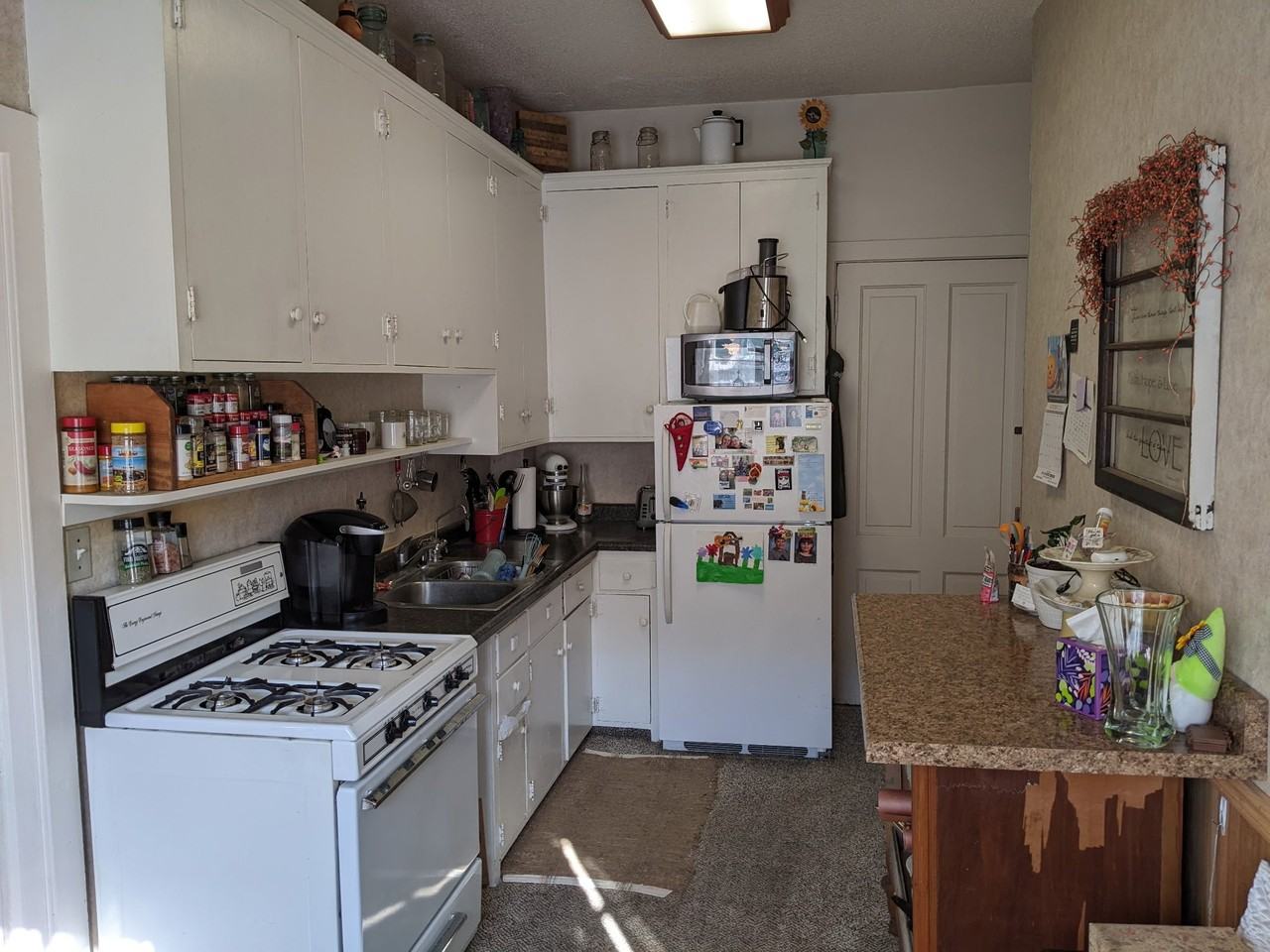 135 Franklin Ave - Photo 5 of 9