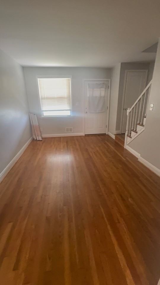 6102 Cardiff Ave - Photo 4 of 19