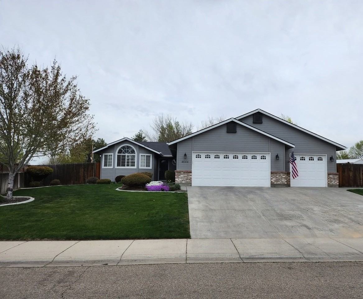 4644 S Whitmore Way