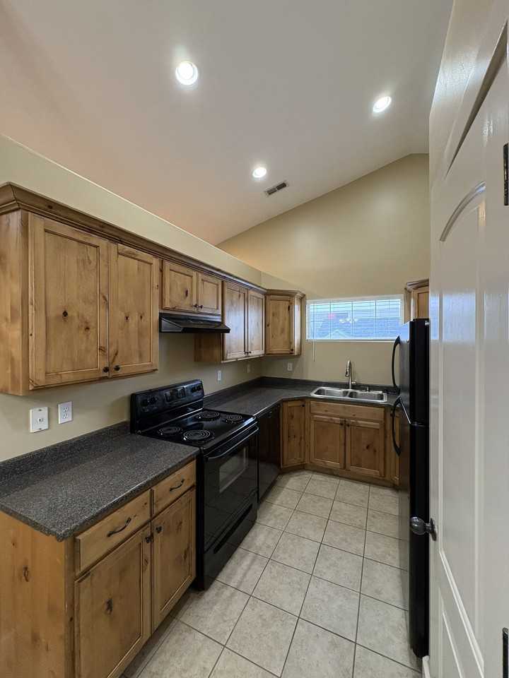 1165 Nw #145 - Photo 5 of 14