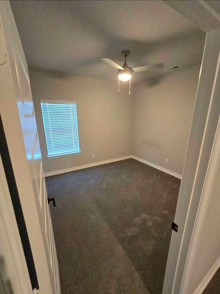 1602 Marfa Ave - Photo 4 of 12