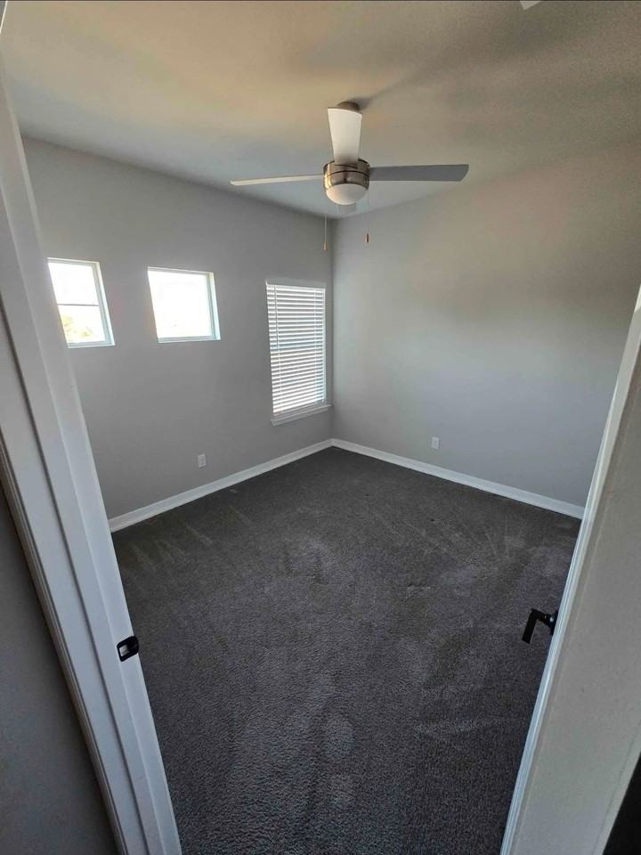 1602 Marfa Ave - Photo 5 of 12