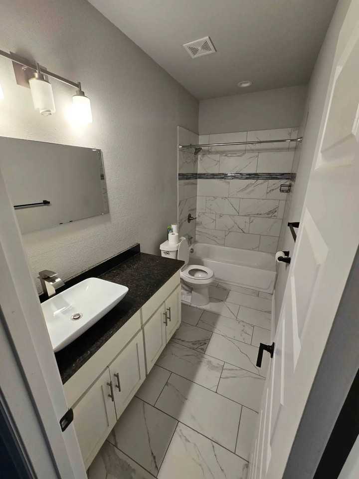 1602 Marfa Ave - Photo 6 of 12