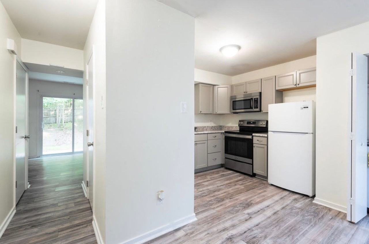15249 Broadwater Cir - Photo 4 of 16