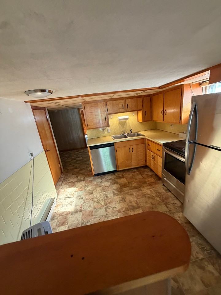 100 Pilgrim Ave #B - Photo 2 of 9