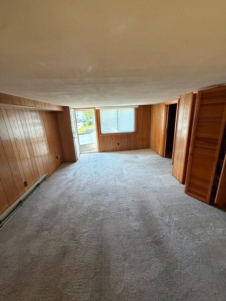 100 Pilgrim Ave #B - Photo 3 of 9