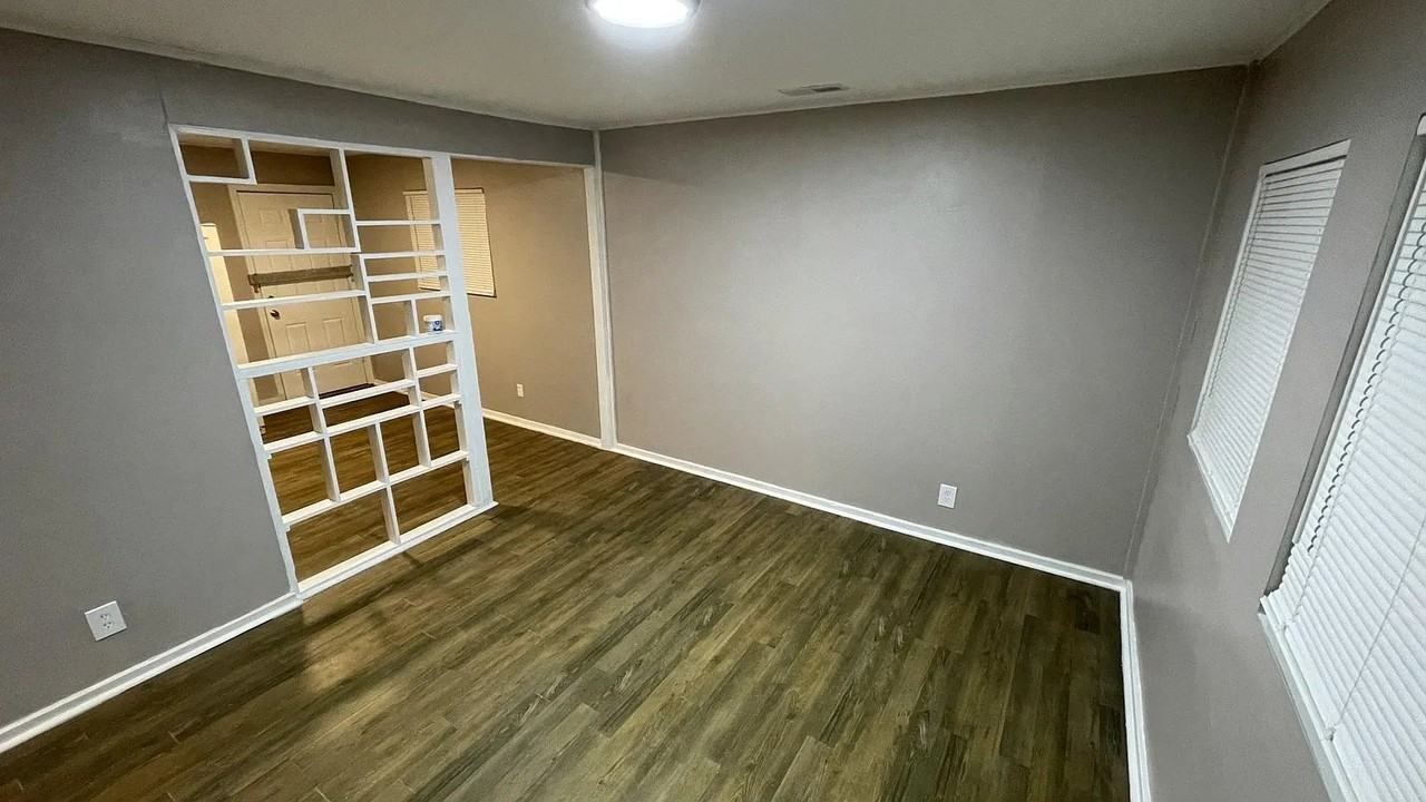 1063 Saint Margaret Dr - Photo 2 of 19
