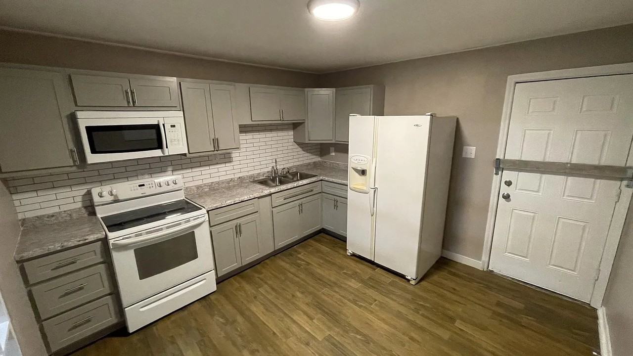 1063 Saint Margaret Dr - Photo 4 of 19