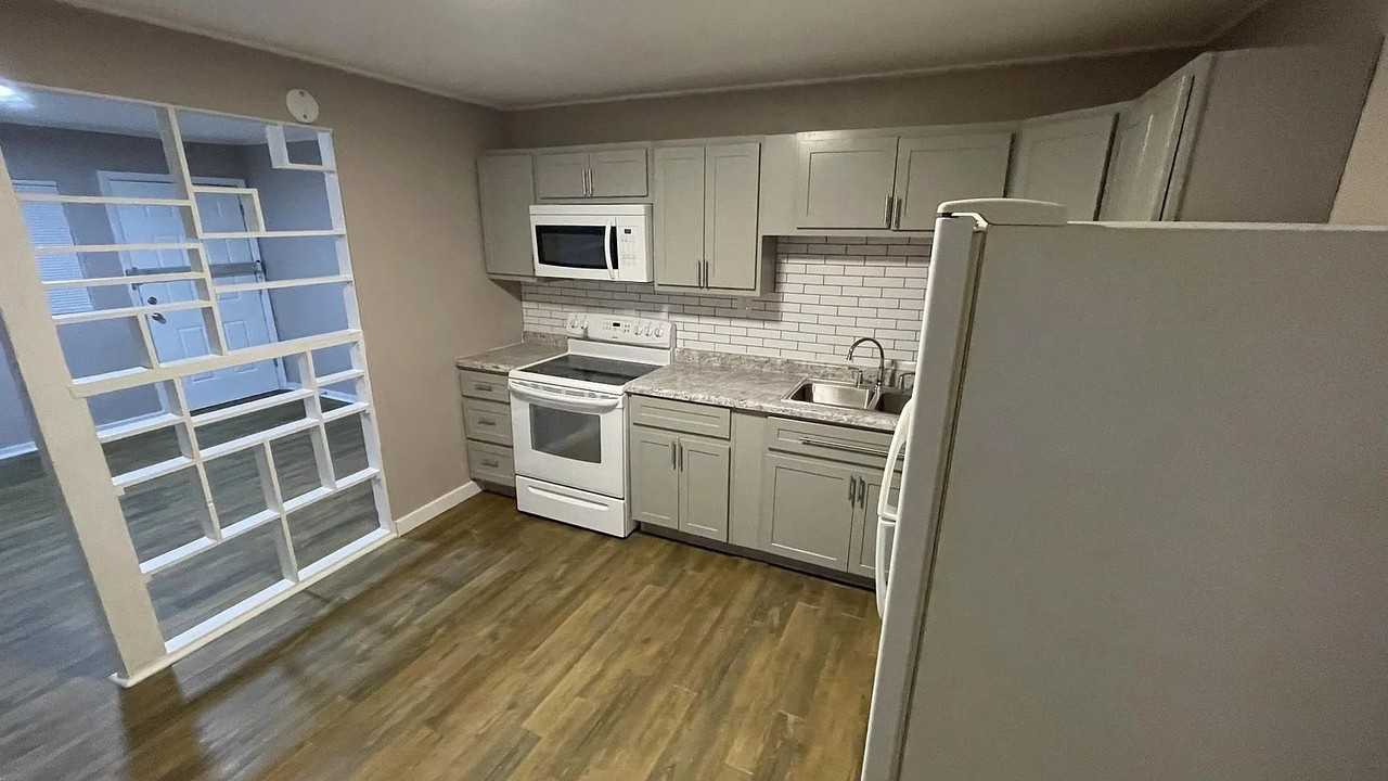 1063 Saint Margaret Dr - Photo 6 of 19