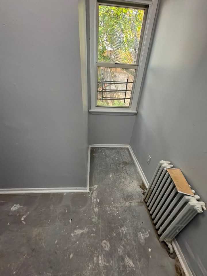 93 Maple St #1R - Photo 7 of 9