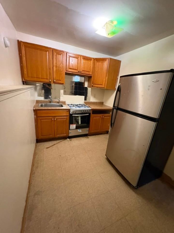 142 Beech St #2 - Photo 5 of 7