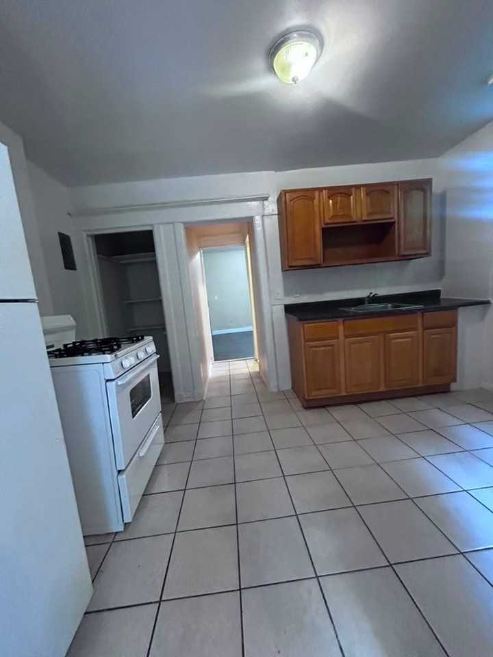 43 Currans Ln #3L - Photo 3 of 8