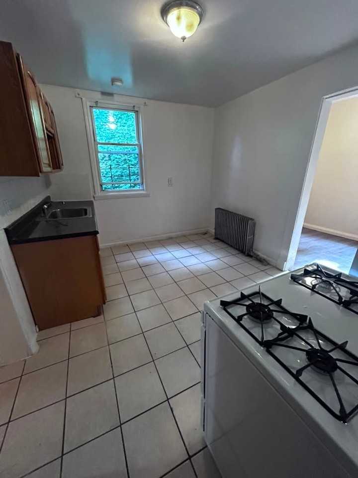 43 Currans Ln #3L - Photo 7 of 8